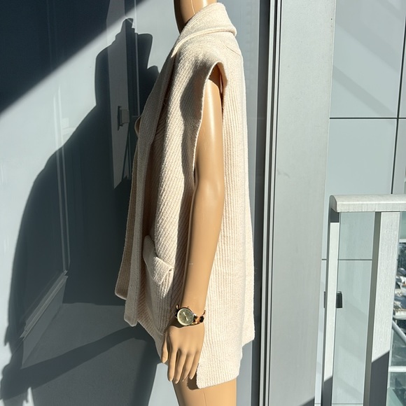 Cream Sweater Vest - Picture 4 of 12